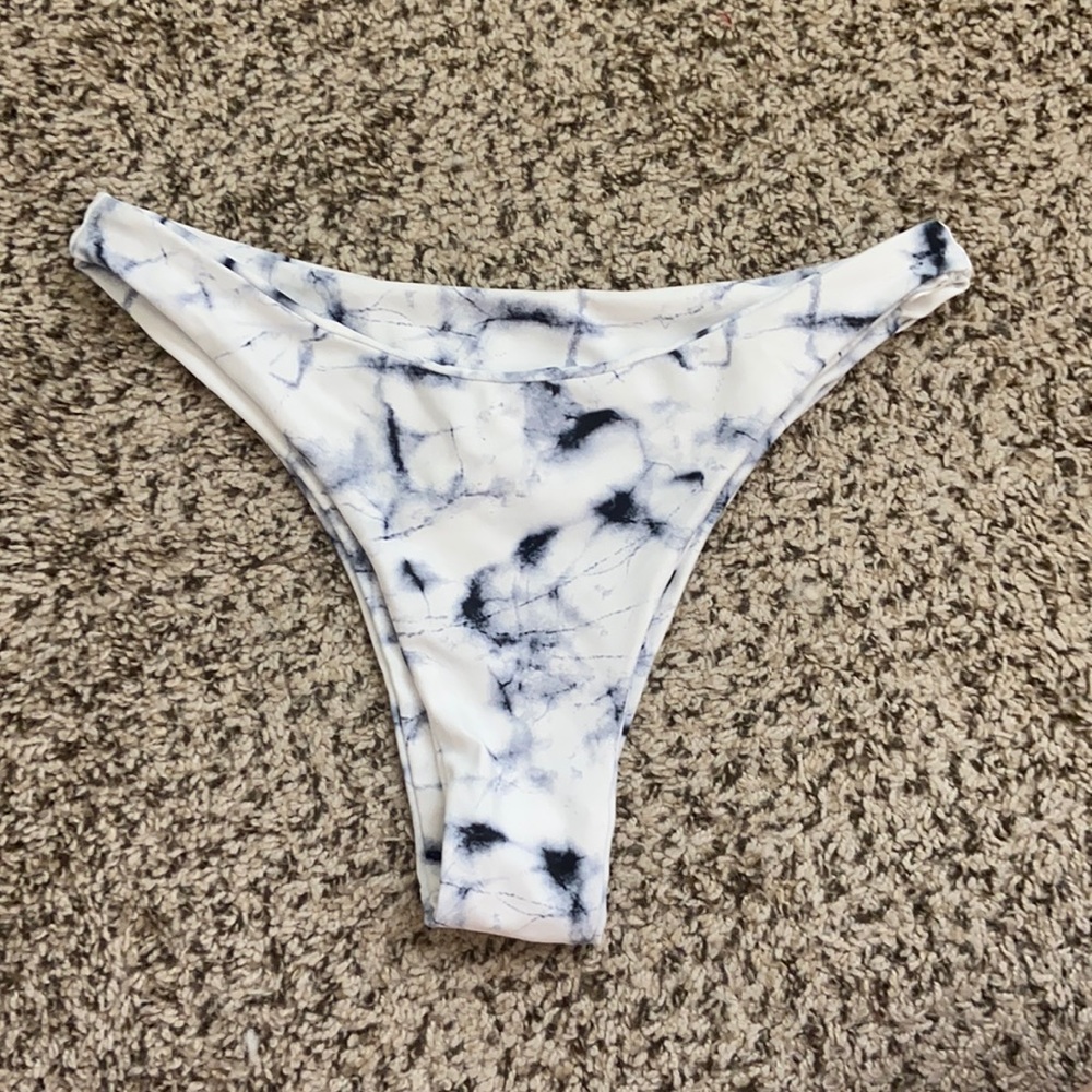 Cheeky high leg bikini bottom